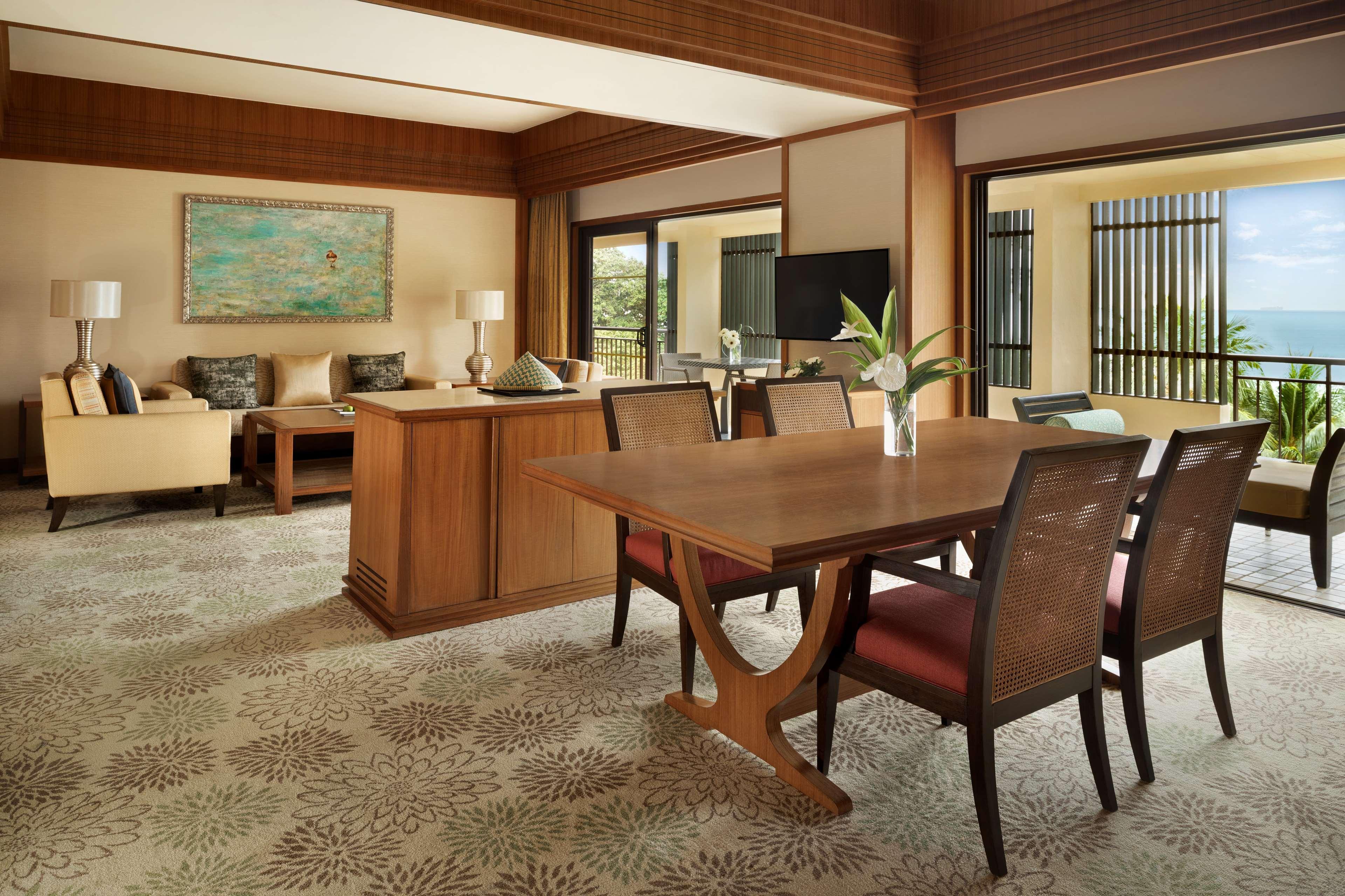 Shangri-La Rasa Sayang, Penang Batu Ferringhi Esterno foto A suite at the Four Seasons Resort Maui