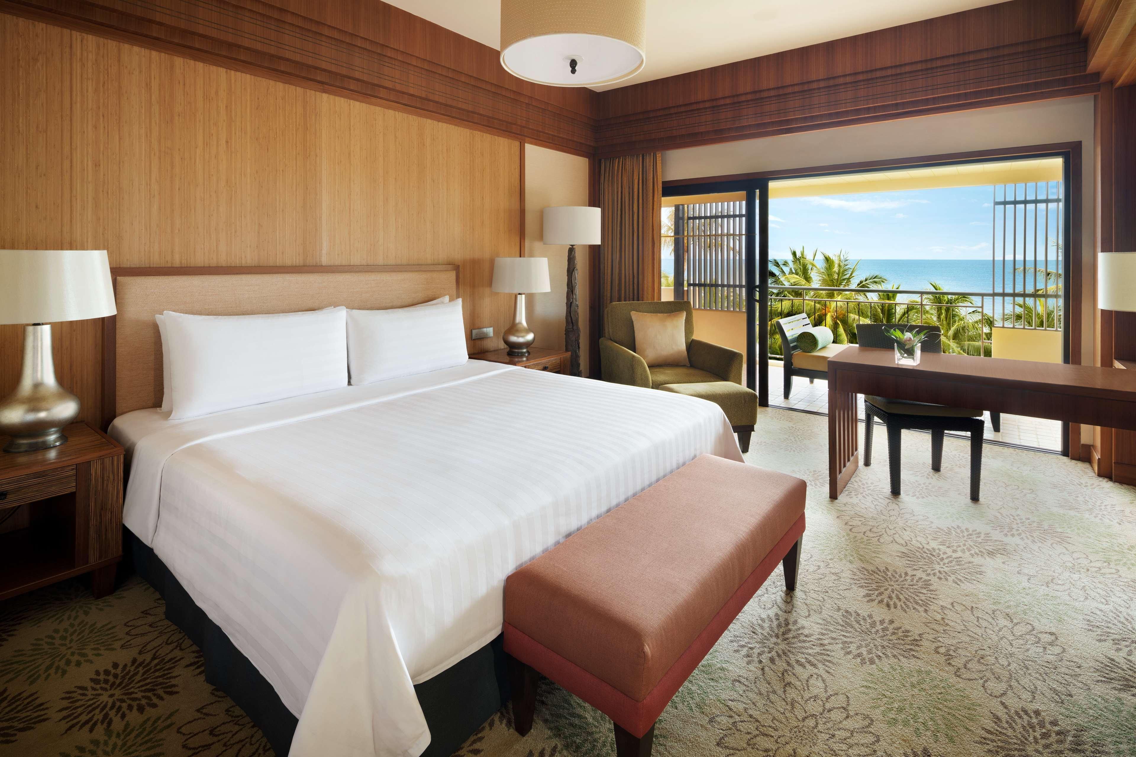 Shangri-La Rasa Sayang, Penang Batu Ferringhi Esterno foto A guest room at the Hilton Maldives Iru Veli