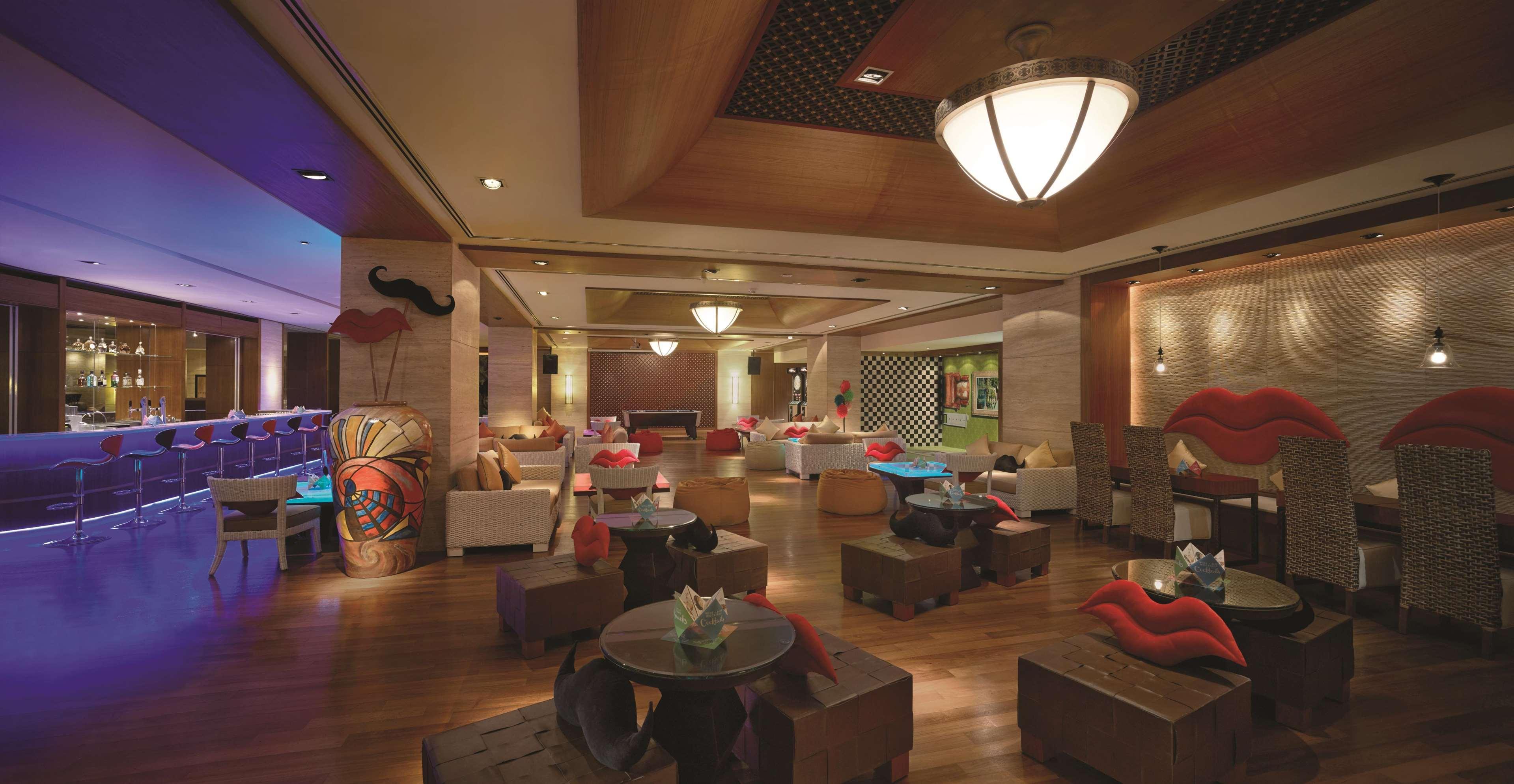 Shangri-La Rasa Sayang, Penang Batu Ferringhi Esterno foto The interior of the lounge