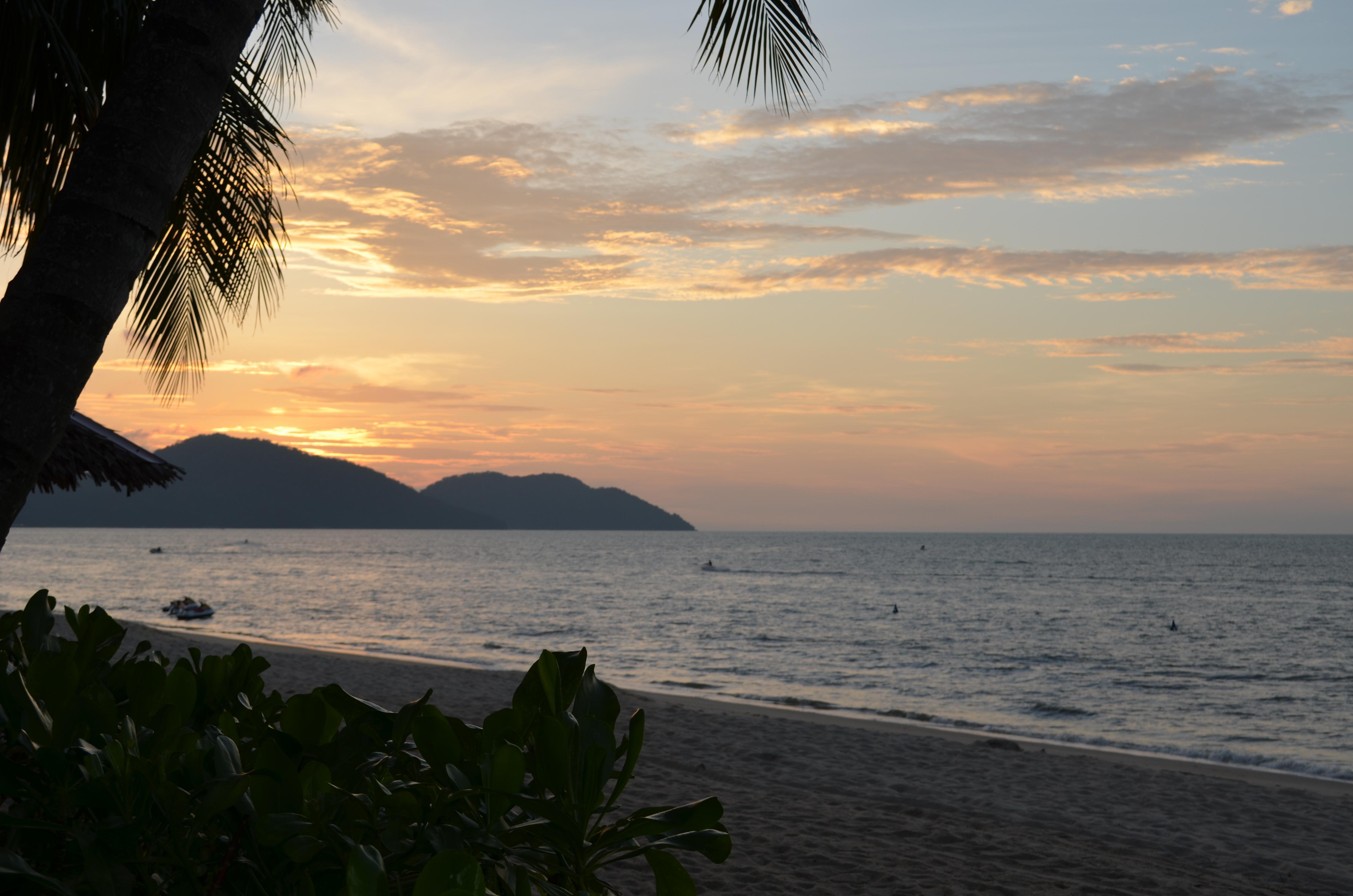 Shangri-La Rasa Sayang, Penang Batu Ferringhi Esterno foto Sunset at Tanjung Pulai