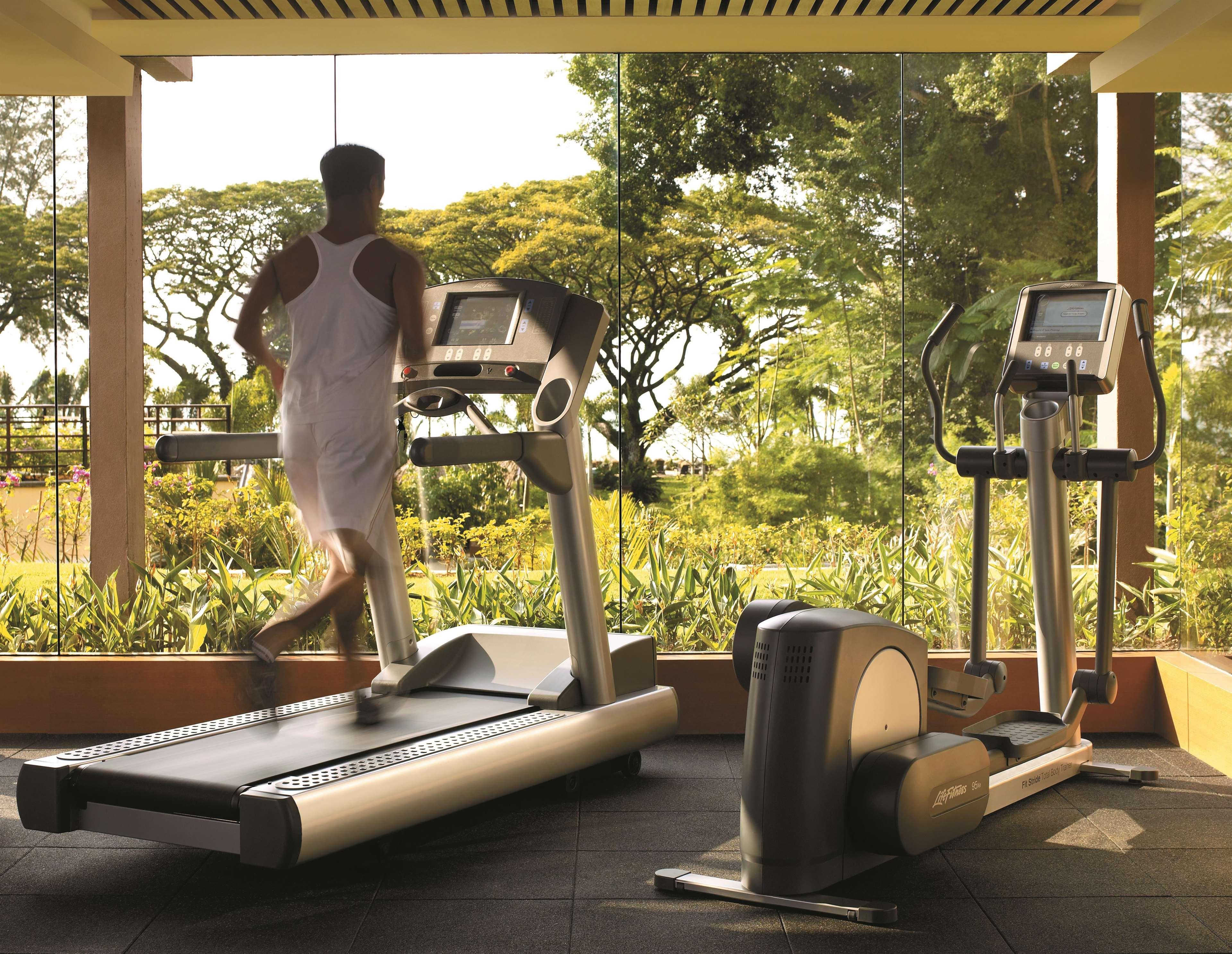 Shangri-La Rasa Sayang, Penang Batu Ferringhi Esterno foto A treadmill