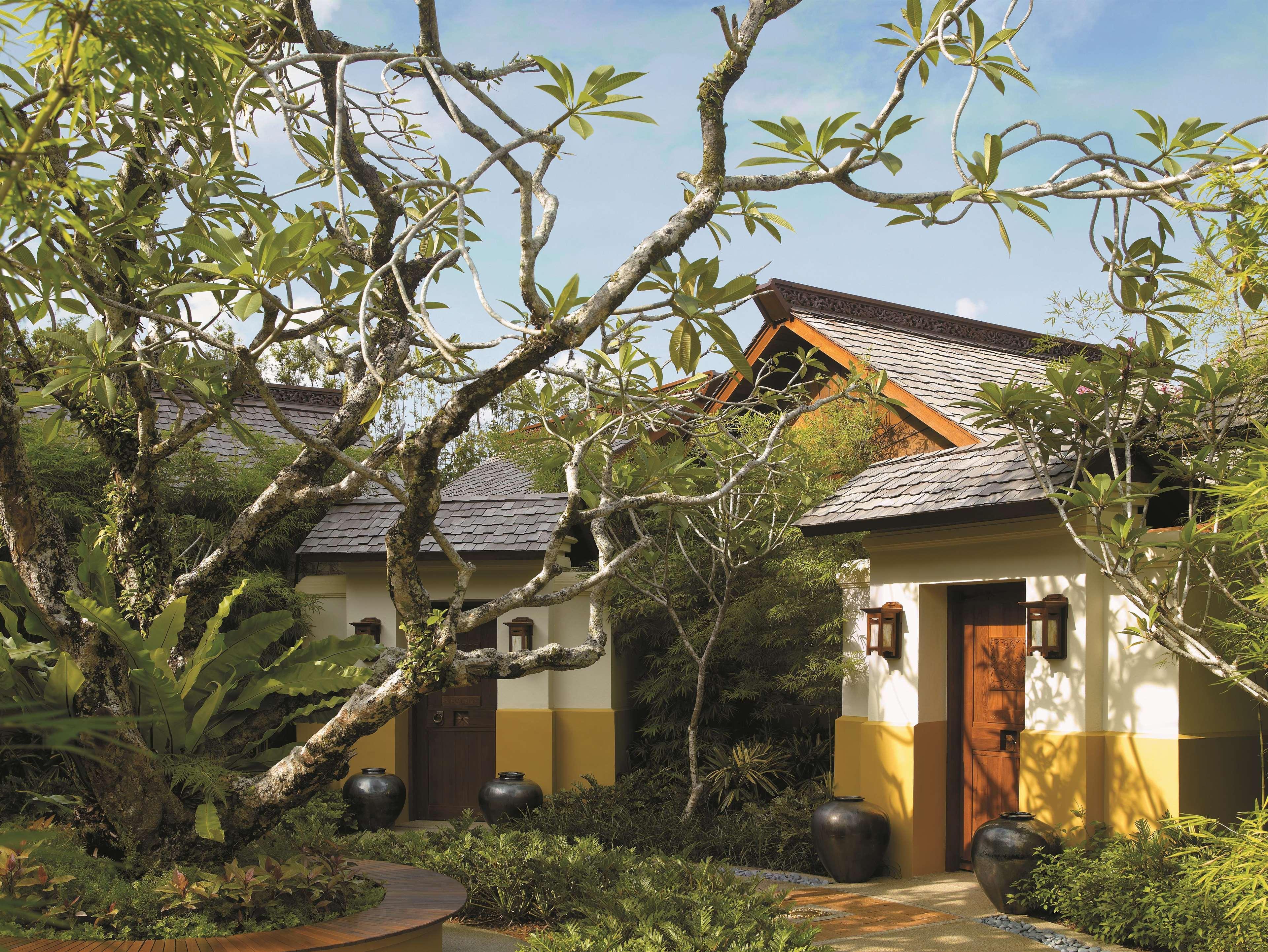 Shangri-La Rasa Sayang, Penang Batu Ferringhi Esterno foto A villa at the Four Seasons Resort